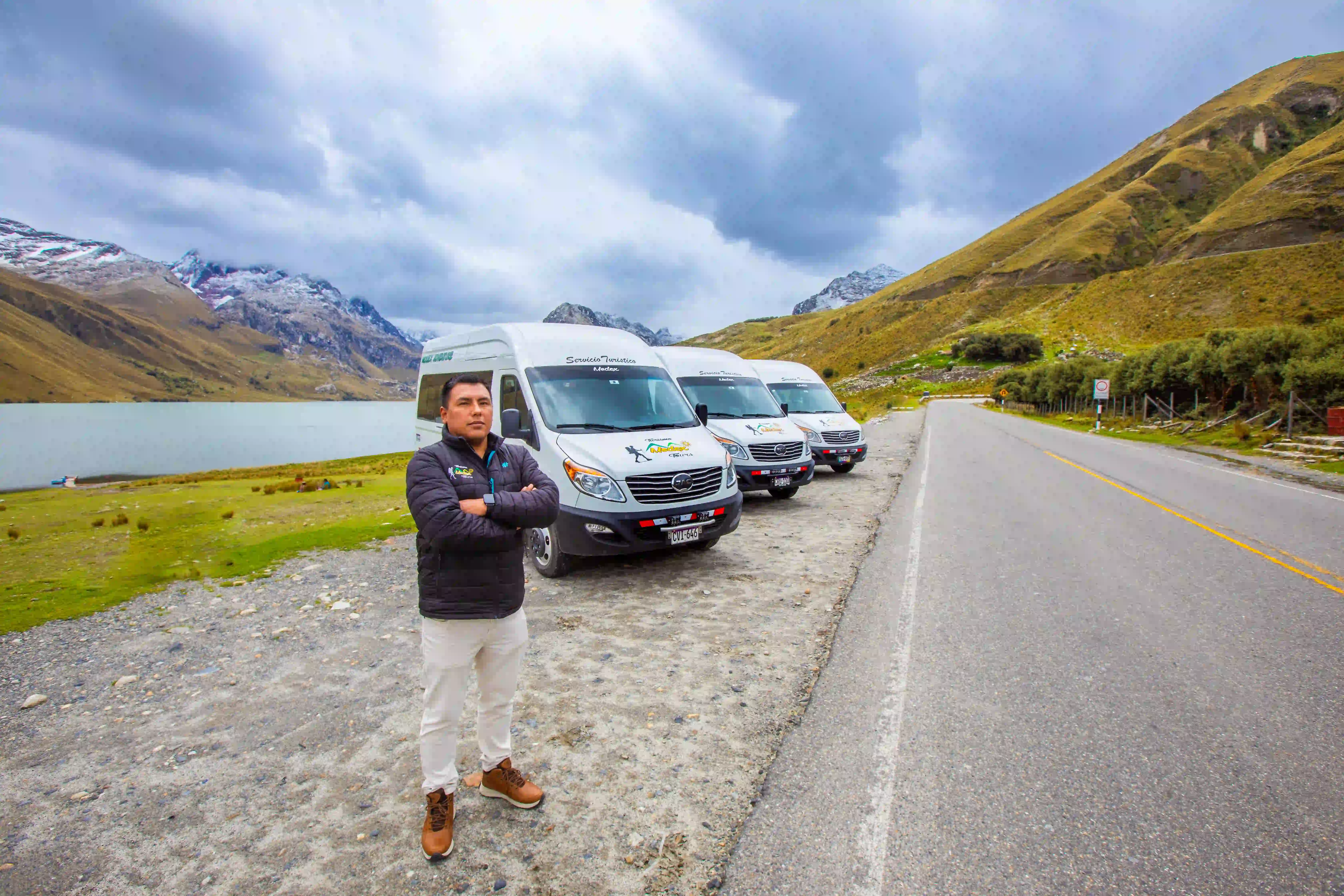 De la mano de Renzo Chavez, Modex Tours ha evolucionado de un negocio enfocado en transporte a una propuesta turística en crecimiento encontrando en los minibuses JAC Sunray un aliado clave para su expansión.
